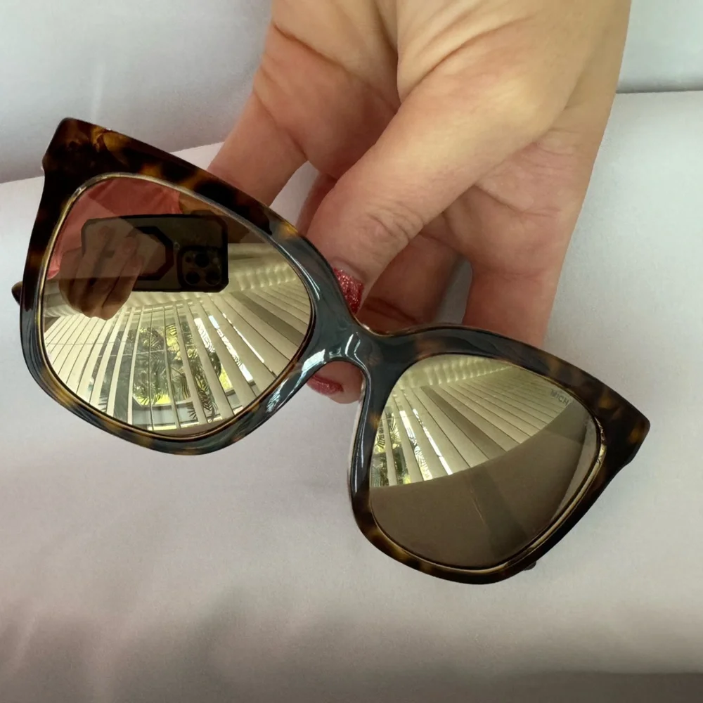 Michael Kors San Marino Dark Tortoise sunglasses excellent condition. Has case - Picture 2 of 4